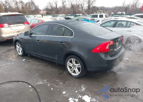 2015 Volvo S60 T5 Premier из США, поврежденный, VIN YV140MFKXF1355823